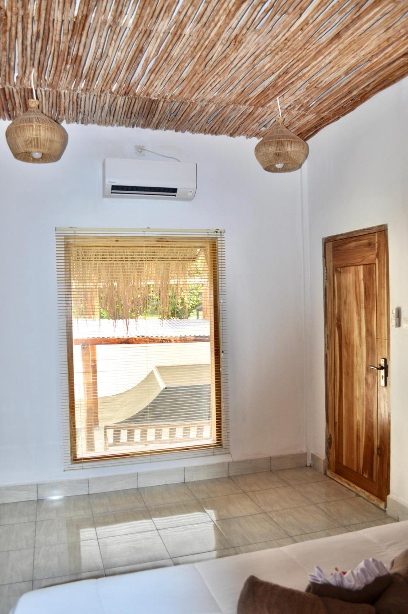 Ripbowl Guest House Selong Belanak Kültér fotó