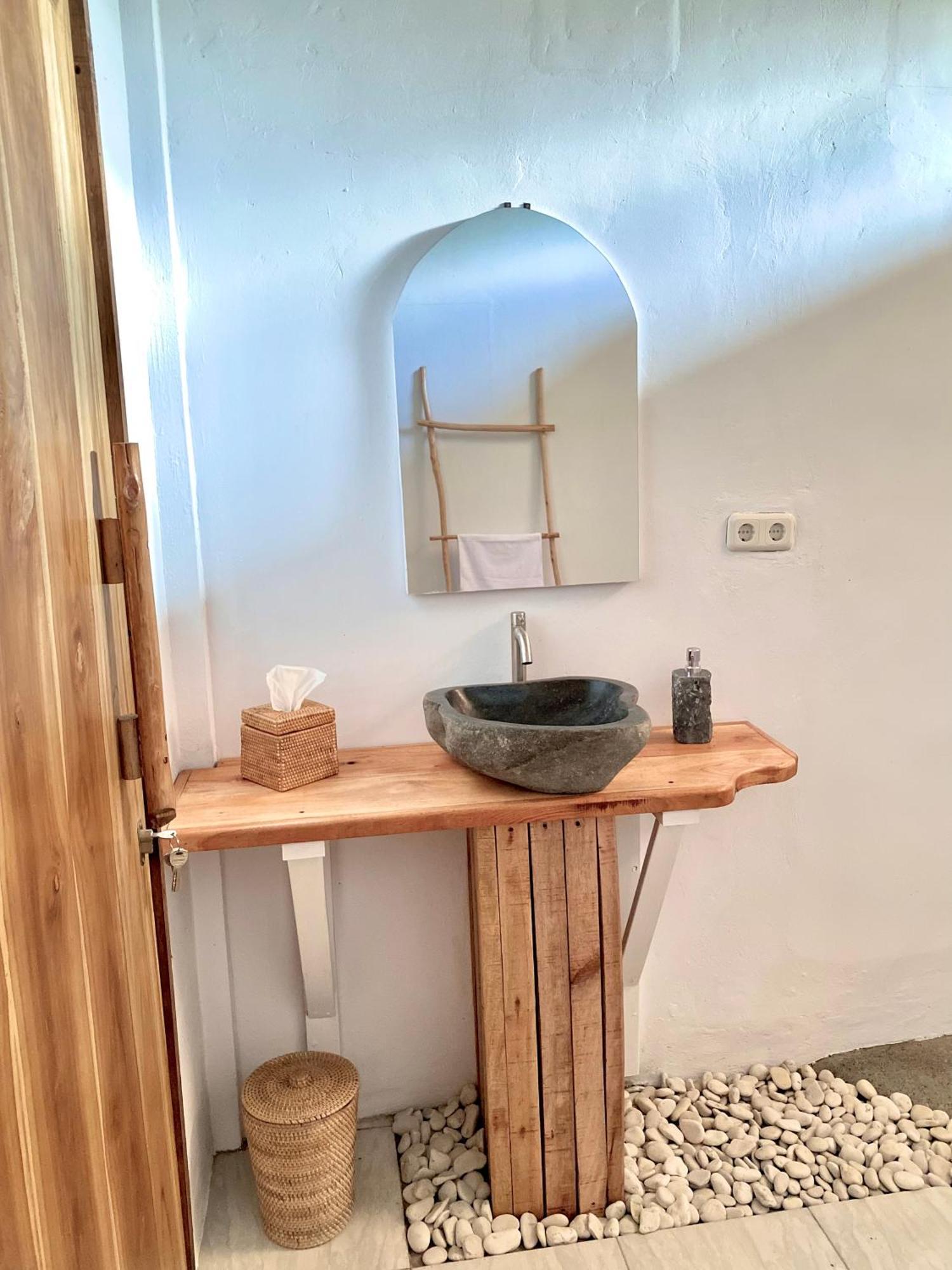 Ripbowl Guest House Selong Belanak Kültér fotó